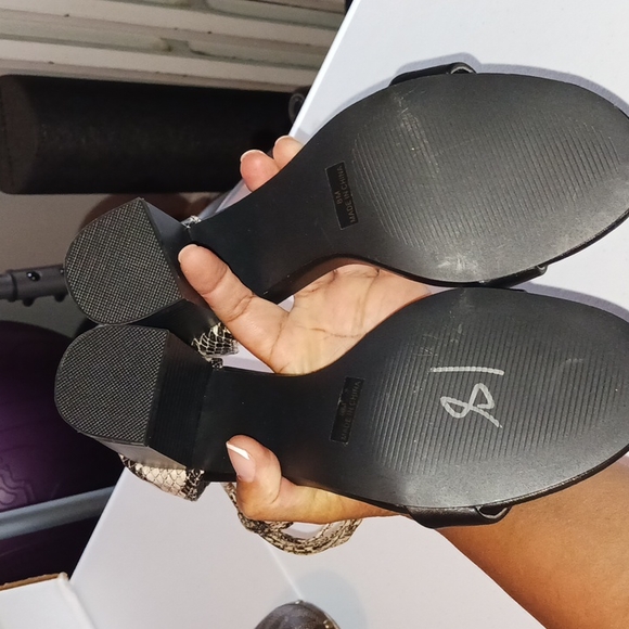 Shoes - Picture 4 of 4